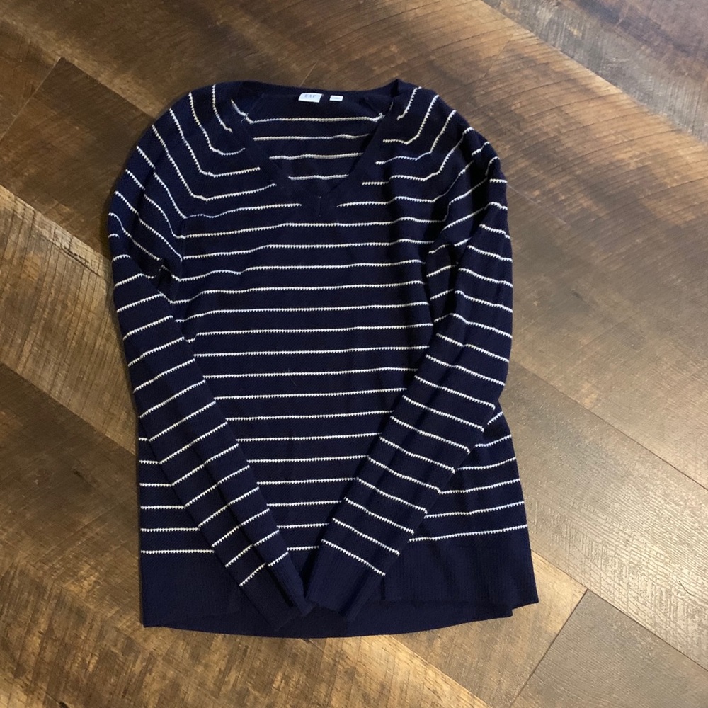 GAP sweater